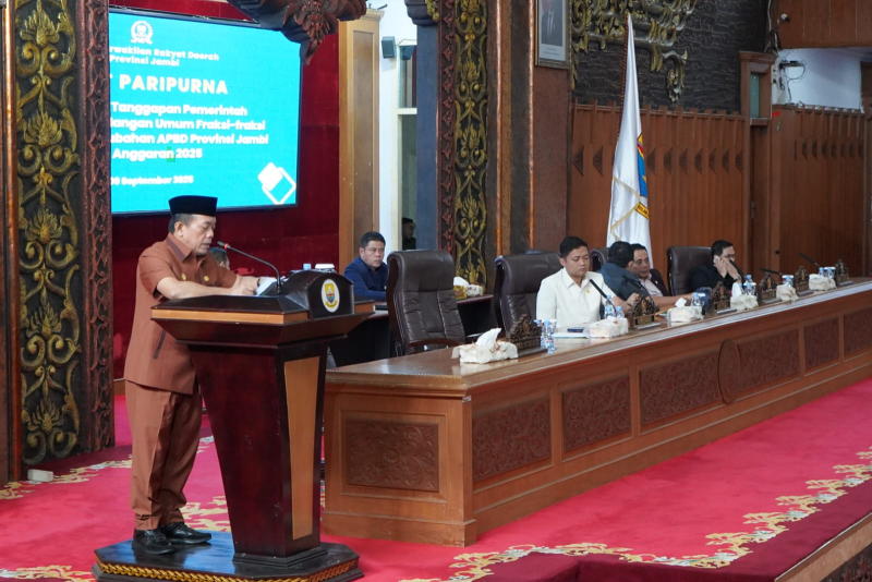 Gubernur Al Haris Beri Jawaban Atas Pandangan Umum Fraksi-Fraksi Terkait APBD Perubahan 2025