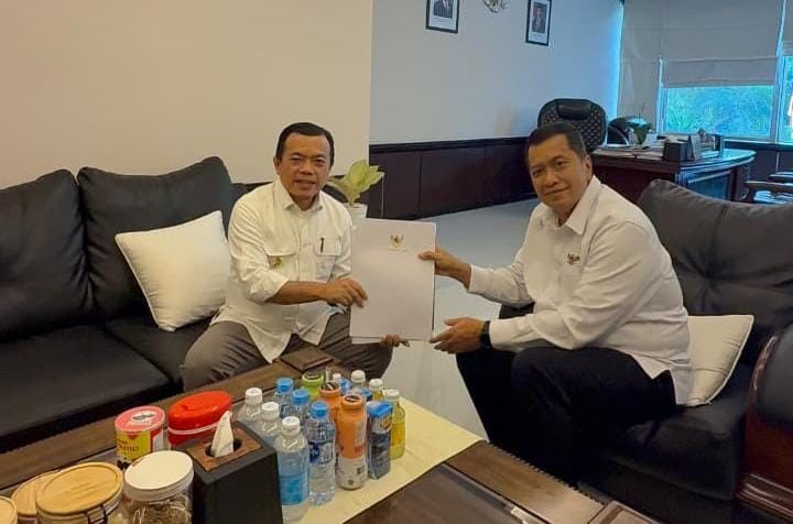 Gubernur Al Haris Antar Langsung Berkas Pengusulan PPPK Paruh Waktu ke Kementerian PANRB