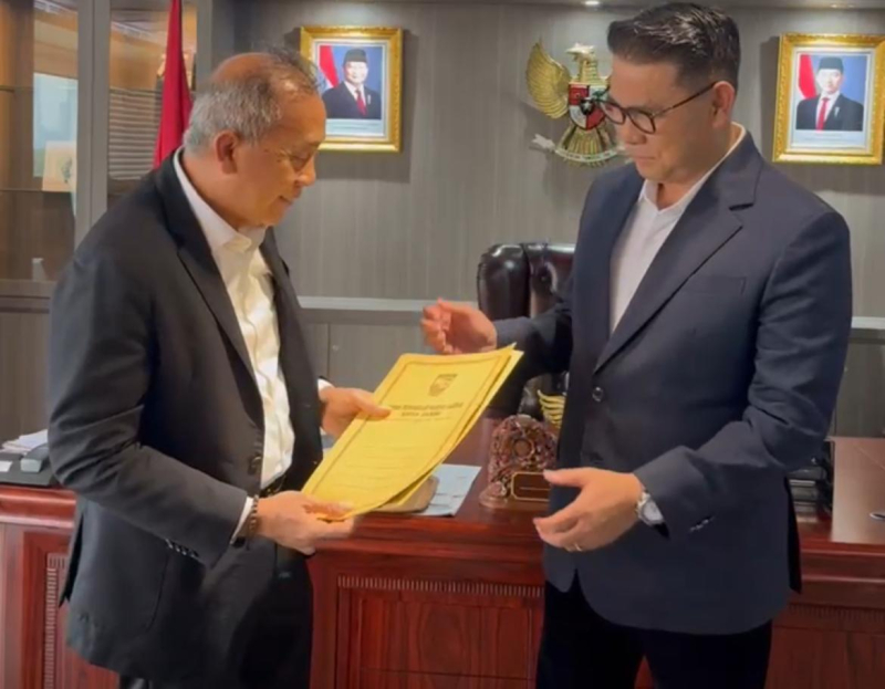 Anggota DPR RI Dapil Jambi Sy Fasha Serahkan Aspirasi Mahasiswa Jambi ke Pimpinan DPR RI