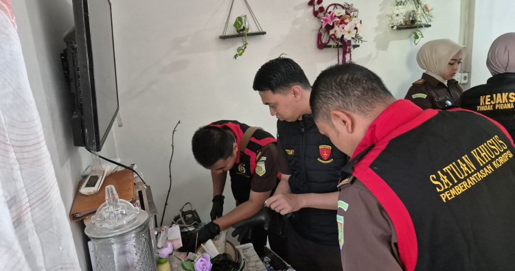 BREAKING NEWS! Rumah Dua Tersangka PJU Kerinci Digeledah Penyidik