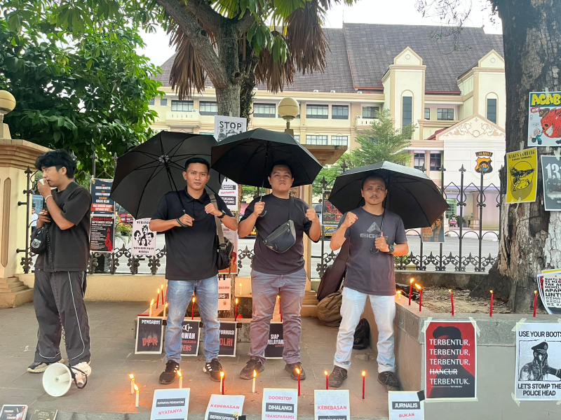 Masyarakat Sipil yang Terdiri Dari Mahasiswa, Aktivis, Jurnalis, dan Seniman Gelar Aksi September Hitam di Mapolda Jambi