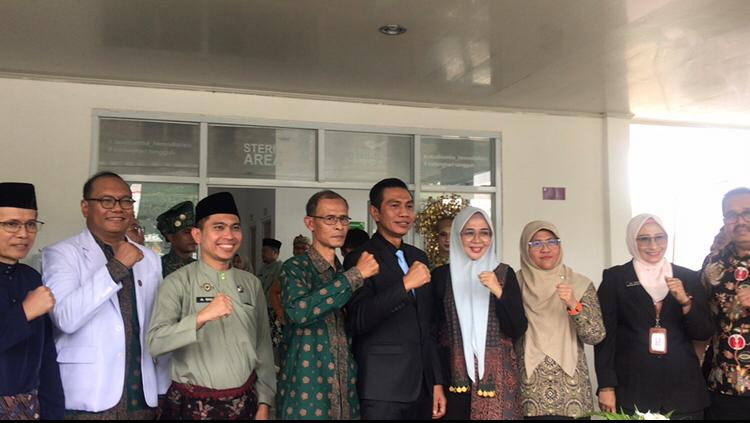 Bupati Kabupaten Batang Hari Muhammad Fadhil Arief meresmikan gedung instalasi dialisis (Cuci Darah) dan satu unit mobil pengelola darah.