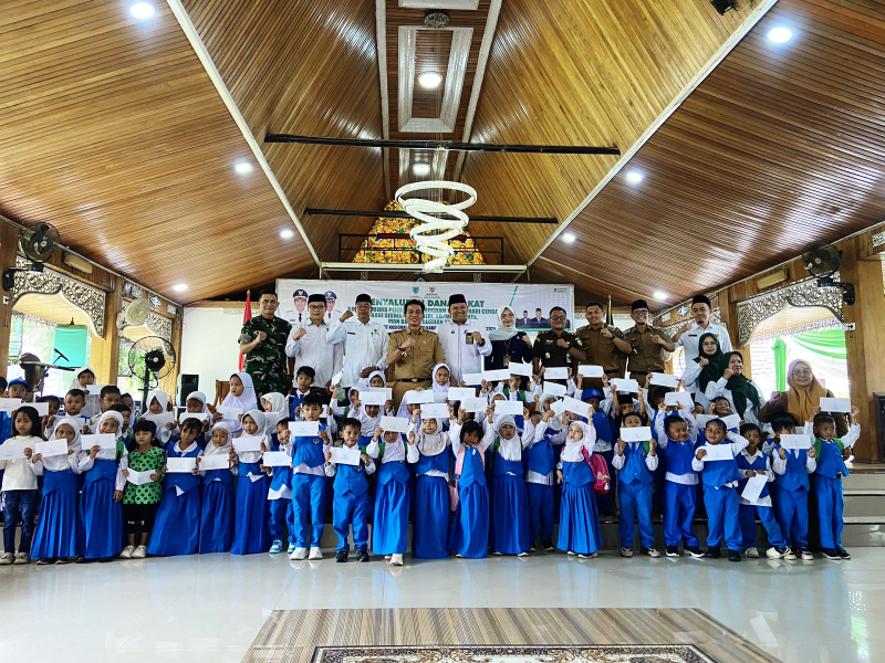 Wujudkan Batang Hari Cerdas, Pemkab dan Baznas Salurkan Zakat Pendidikan ke 7.095 Orang Penerima