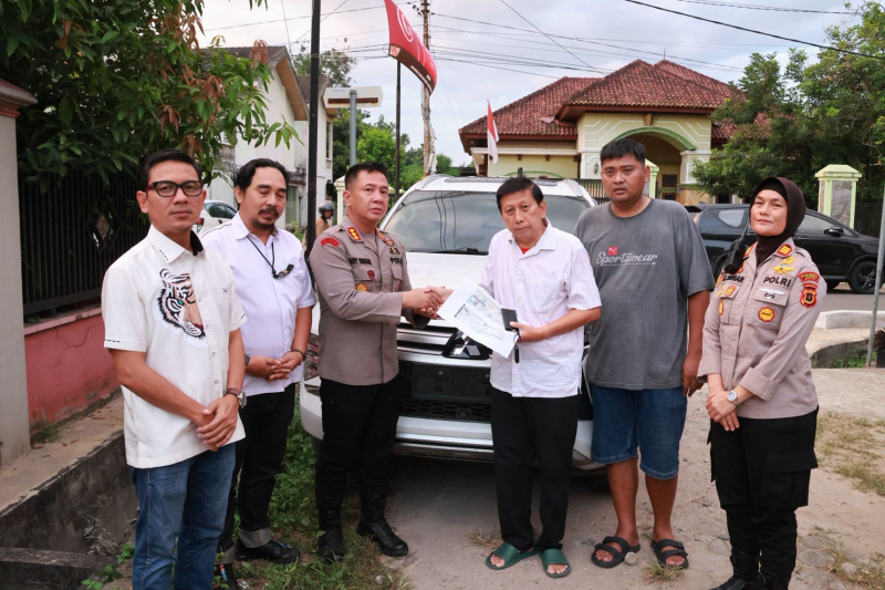 Kapolresta Jambi Serahkan Kembali Mobil Korban Pembunuhan Nindia kepada Keluarga