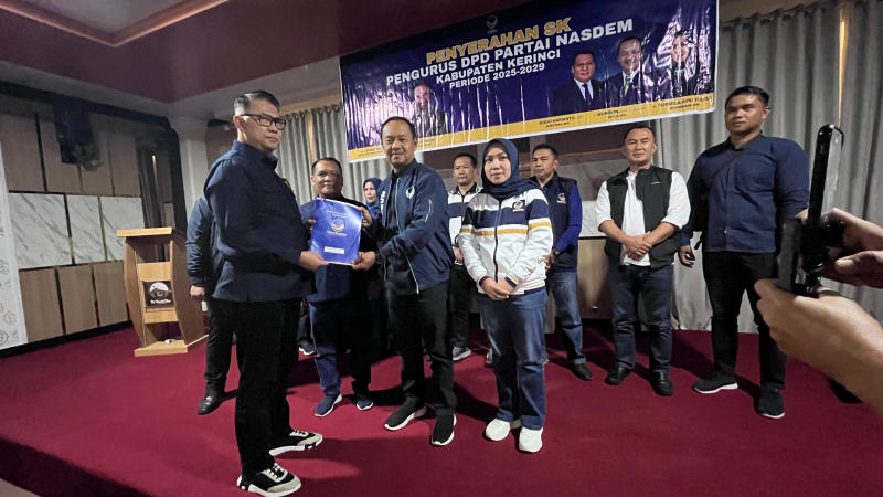 SK Diserahkan Sy Fasha, Wabup Murison Resmi Pimpin DPD NasDem Kerinci