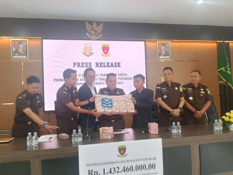 BREAKING NEWS! 7 Tersangka PJU Kerinci Kembalikan Uang Penganti Rp 1,4 M