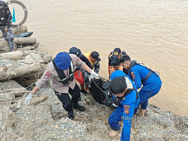 Mayat Tanpa Identitas Ditemukan Mengapung di Sungai Batanghari