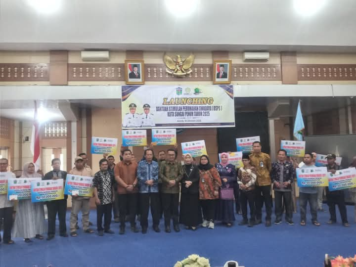 Pemkot Sungai Penuh Serahkan 146 Unit Bantuan Bedah Rumah bagi MBR