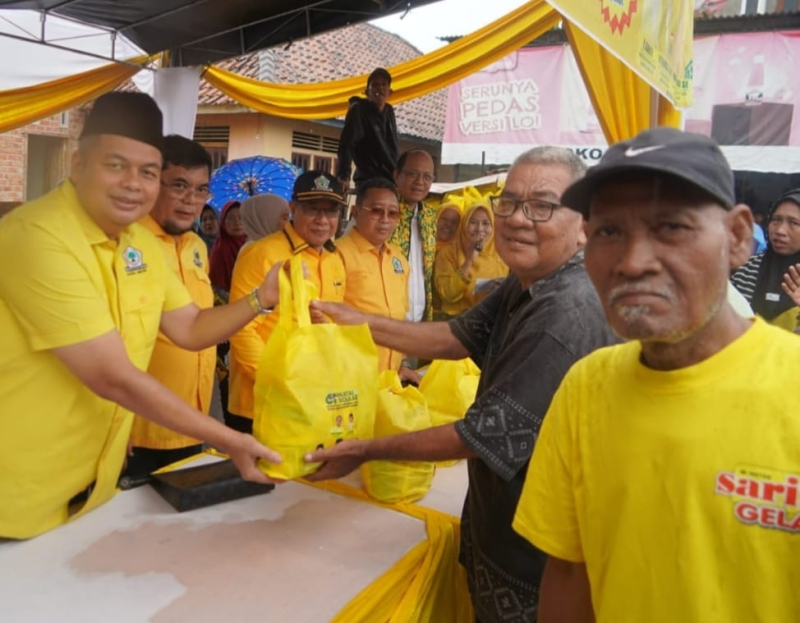 Peringati HUT Ke-61, Golkar Muaro Jambi Gelar Pasar Sembako Murah