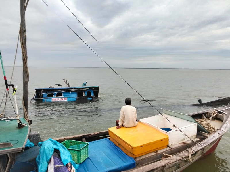 KM Mitra Bahari Karam di Perairan Lambur Luar, Muatan 178 Ton Kelapa Tak Terselamatkan