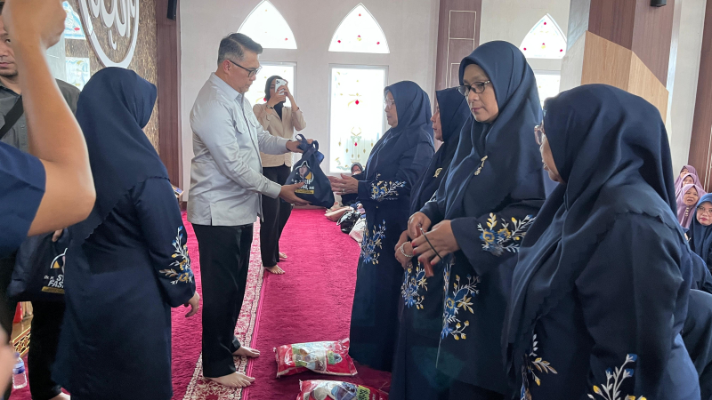 Anggota Komisi XII DPR RI Sy Fasha Serahkan Bantuan Dari SKK Migas dan KKKS Untuk BKMT Kota Jambi