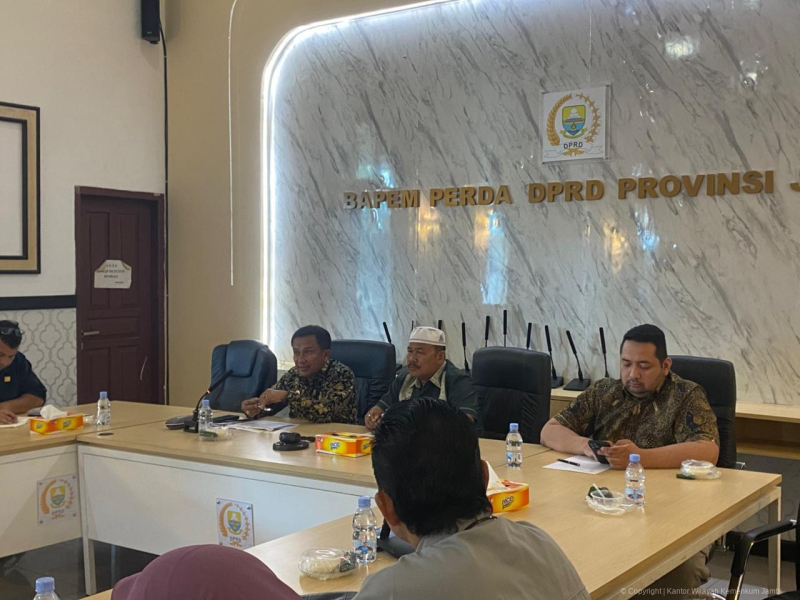 Kakanwil Kemenkum Jambi Hadiri Rapat Penyusunan Lima Ranperda Inisiatif DPRD Provinsi Jambi