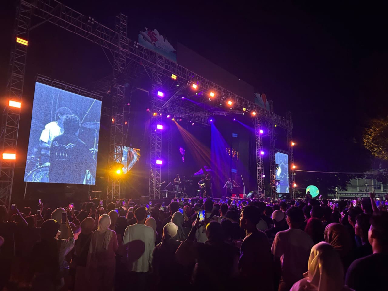 Sajiwa Fest 2025 Jambi Pecah! Ribuan Penonton Hanyut Bersama Hindia, Nadin Amizah, dan Feast
