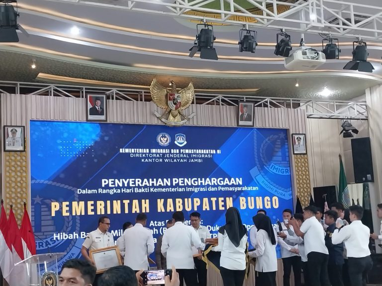 Pemkab Bungo Terima Penghargaan dari Kementerian Imigrasi dan Pemasyarakatan RI