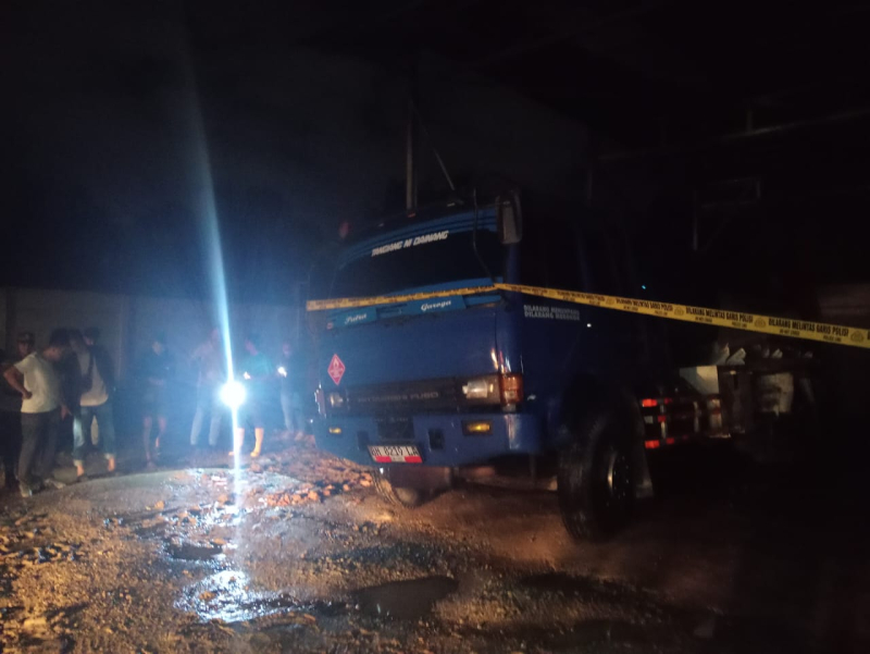 Mobil Tangki Terbakar di Bagan Pete, Kadis Damkar: di Belakang Tembok Ada Penimbunan BBM