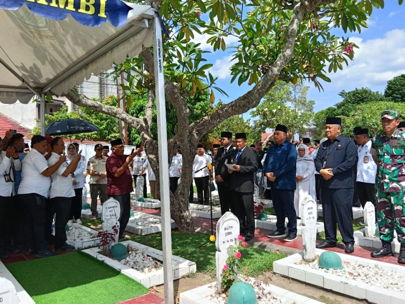 Dikebumikan di Makam Pahlawan, Upacara Pemakaman Dipimpin Walikota Jambi Maulana