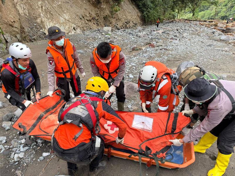 Tim SAR Gabungan Terus Lanjutkan Pencarian Korban Bencana di Sumbar, Puluhan Meninggal dan Hilang