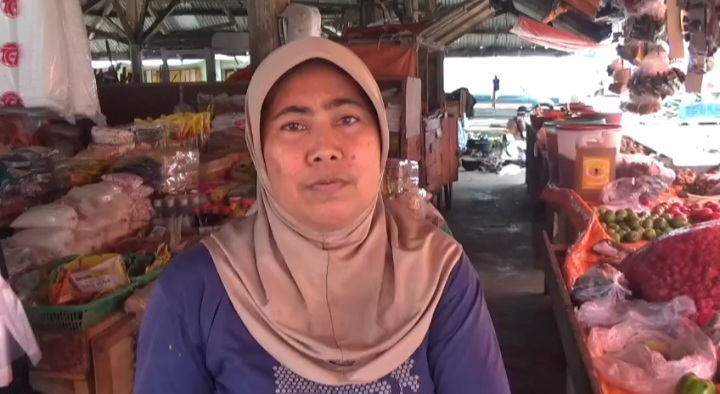 Salah seorang pedagang cabai di Pasar Sengeti.