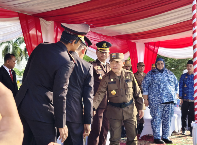 Peringatan Hari Bela Negara ke-77, Gubernur Al Haris Inspektur Upacara - Kaban Kesbangpol Ismed Komandan Upacara