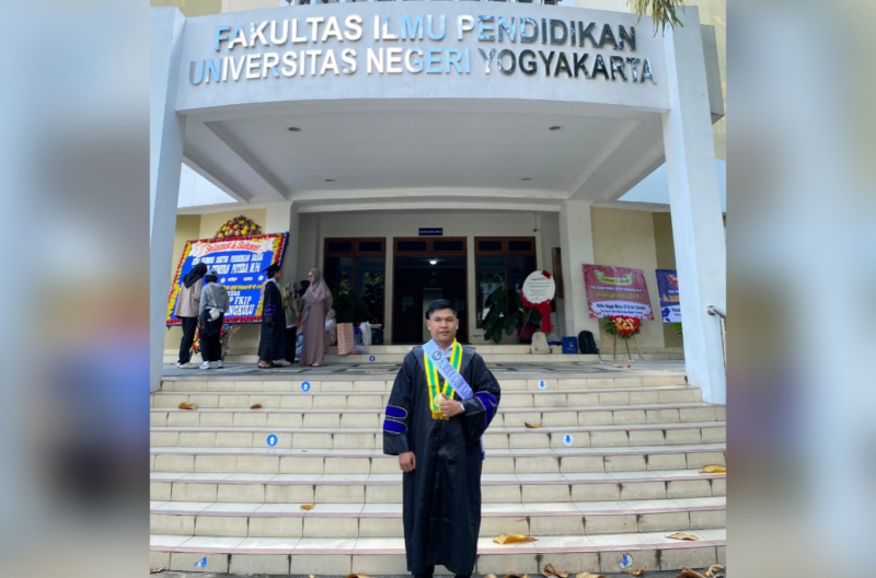 Anak Petani Raih Gelar Magister Summa Cumlaude di UNY, Tempuh Perjuangan Panjang Penuh Pengorbanan