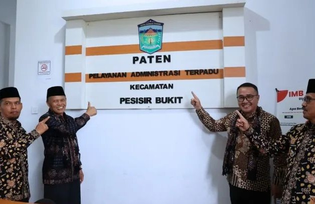 Resmikan Kantor Camat Pesisir Bukit, Wali Kota Alfin Minta Pelayanan Publik Ditingkatkan