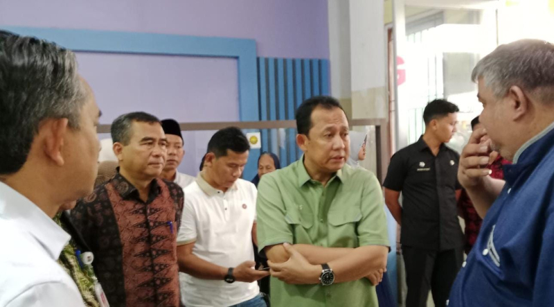 Puluhan Siswa Dilarikan ke RS, Bupati BBS Pastikan Korban Keracunan MBG Dirawat Gratis