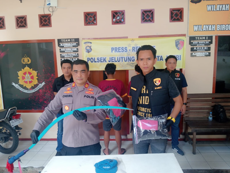 Polisi Ringkus Pelaku Pembacokan Tukang Parkir di Jelutung, Turut Amankan Celurit Panjang