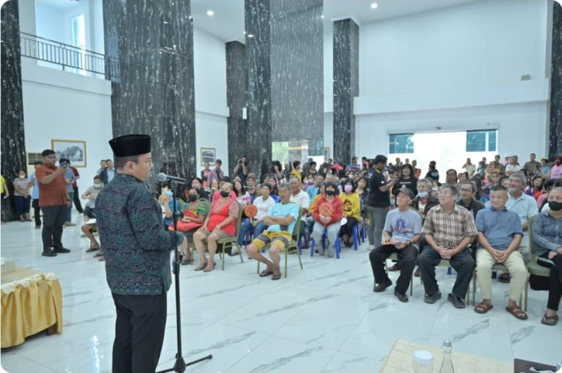 Sambut Imlek 2026, Maulana Salurkan 400 Paket Sembako untuk Komunitas Tionghoa Jambi