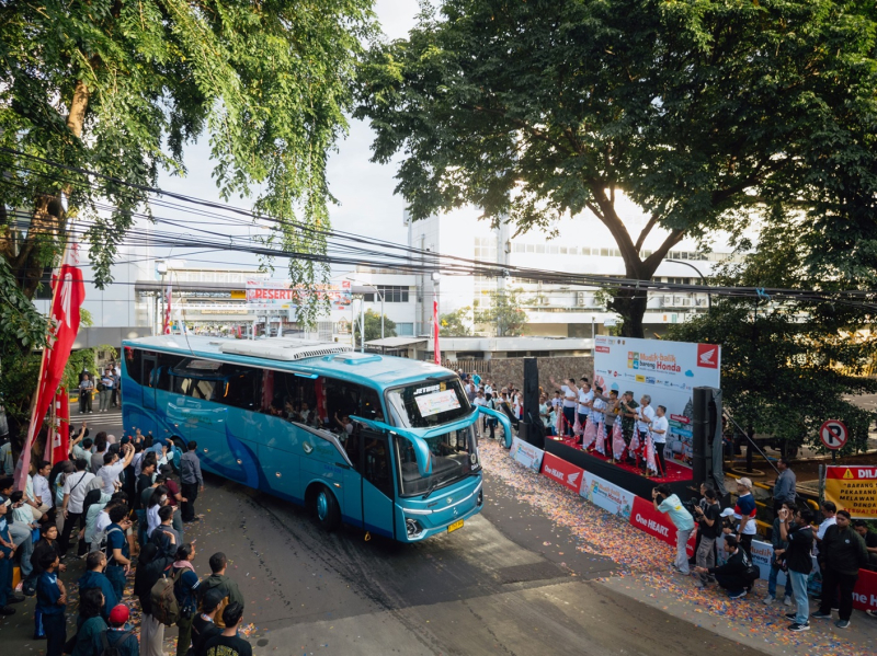 PT Astra Honda Motor (AHM) kembali mengajak masyarakat pengguna sepeda motor Honda mengikuti program Mudik Balik Bareng Honda (MBBH) 2026 untuk mendukung keselamatan dan kenyamanan perjalanan menuju kampung halaman. Pada arus mudik tahun ini, AHM menyiapkan 60 bus untuk 2.400 pemudik tujuan Yogyakarta dan Semarang, serta 32 truk pengangkut 1.200 sepeda motor.