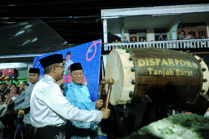 Meriah! Festival Arakan Sahur 2026 di Tanjung Jabung Barat Resmi Dibuka Wagub Abdullah Sani