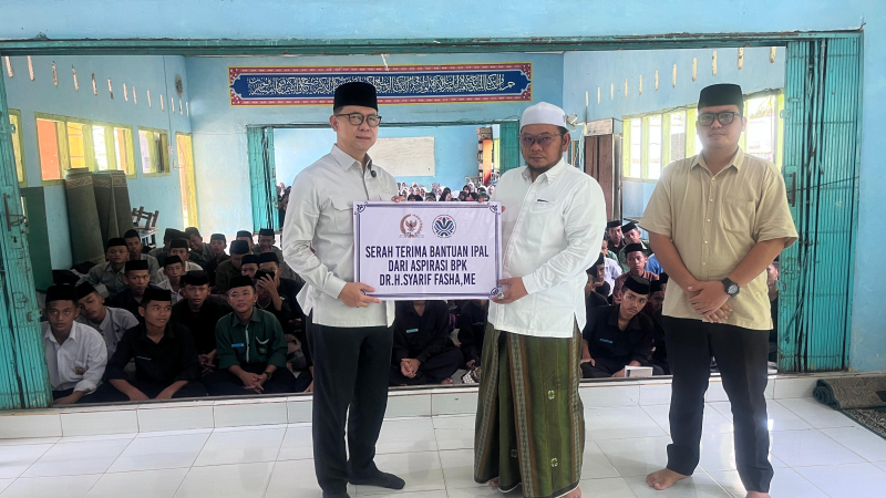 Dari MCK Hingga Biopori, Sy Fasha Serahkan Berbagai Bantuan di Ponpes
Riyadhul Amin