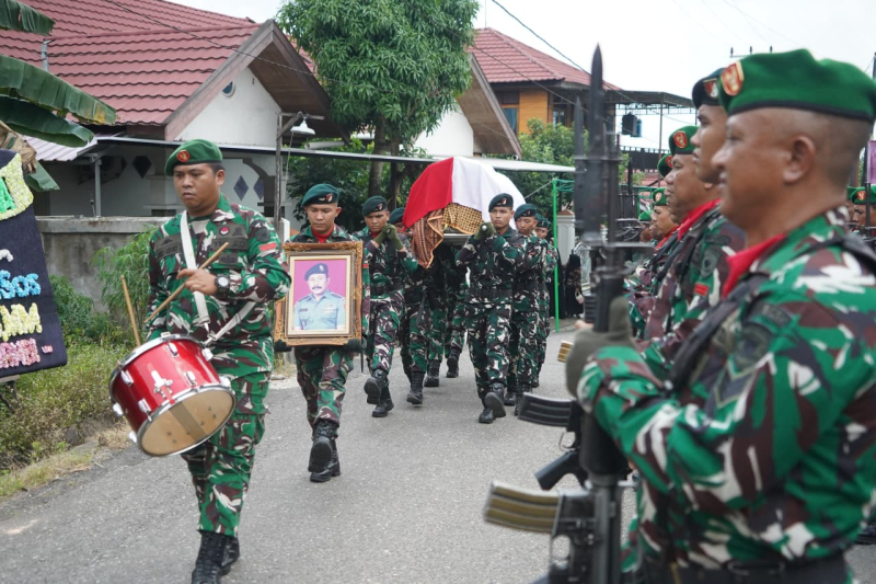 Danrem 042/Gapu Pimpin Pemakaman militer Almarhum Kolonel Inf (Purn) Sutrisno, Dedikasi Dikenang Sepanjang Masa