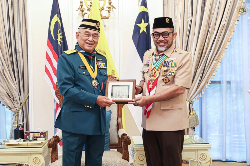 Gubernur Al Haris Terima Penghargaan Tertinggi Pengakap Malaysia di Melaka