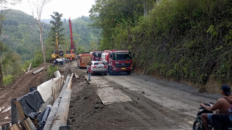 Gerak Cepat BPJN Jambi Tangani Longsoran Jalan Nasional Sungai Penuh - Batas Tapan, Kini Lalin Lancar Dua Arah