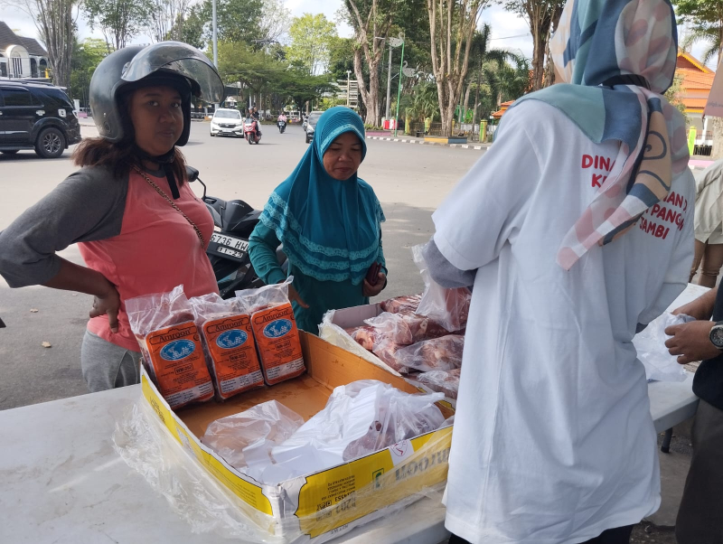 Tekan Harga, Daging Murah Rp110 Ribu di Kota Jambi Langsung Diserbu Warga