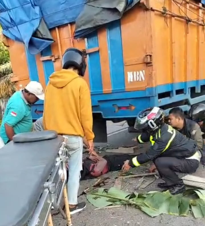 Lakalantas di Muaro Jambi, Pengendara Motor Tewas Usai Tabrak Truk Mogok di Badan Jalan