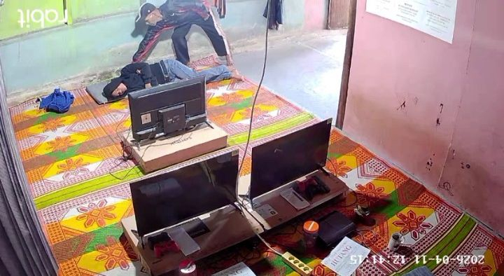 Siang Bolong, Pencuri Gasak Ponsel di Toko Galon di Kerinci, Aksi Terekam CCTV