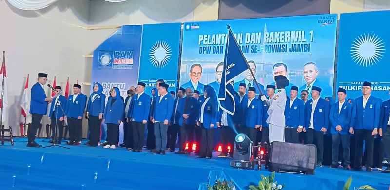 Pengurus PAN Jambi Resmi Dilantik, Zulhas Ajak Ciptakan Sejarah di Pemilu 2029