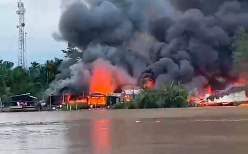 Breaking News: Pasar Teluk Nilau Tanjabbar Dilanda Kebakaran, Puluhan Kios Terbakar